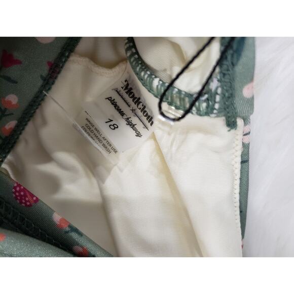 NEW ModCloth Princess Highway Fairy Forest Garden Floral Bikini Swim Top Size 18 - Picture 6 of 8
